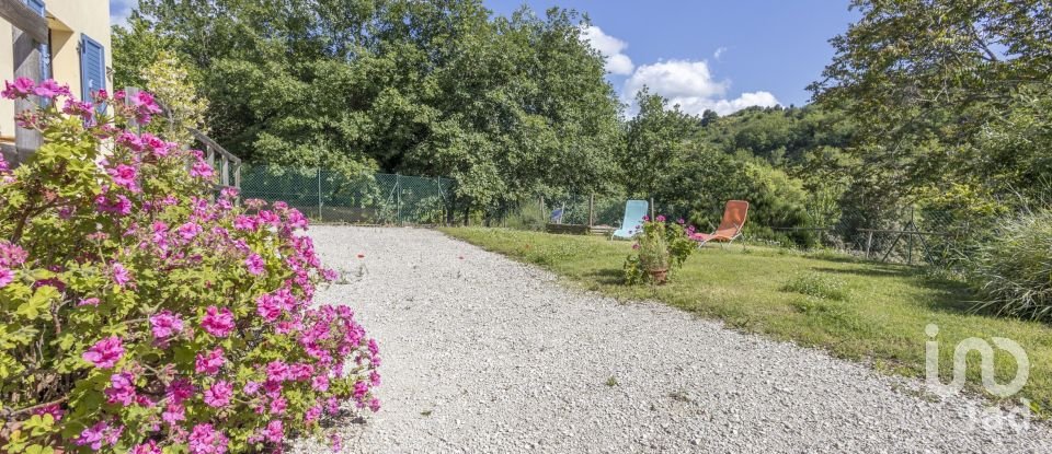 Casale 4 locali di 130 m² in Ancona (60129)