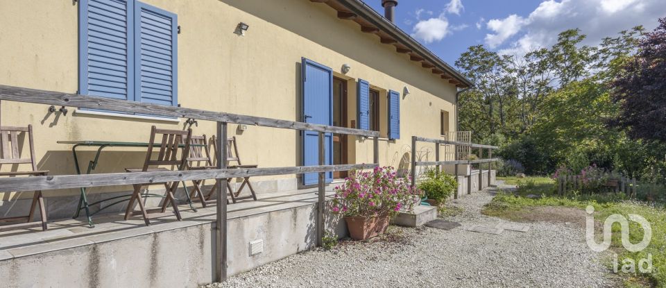 Casale 4 locali di 130 m² in Ancona (60129)