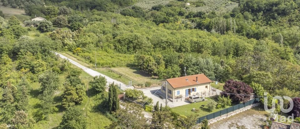 Casale 4 locali di 130 m² in Ancona (60129)