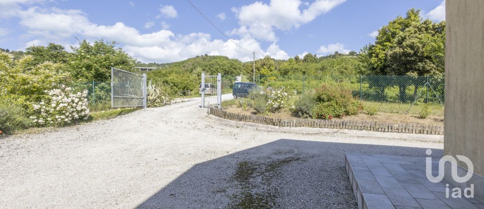 Casale 4 locali di 130 m² in Ancona (60129)