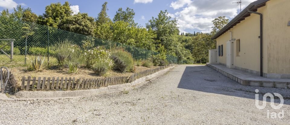 Casale 4 locali di 130 m² in Ancona (60129)