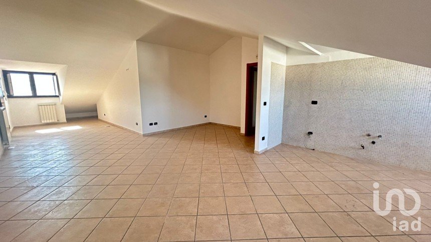 Loft 4 locali di 140 m² a San Nicola la Strada (81020)