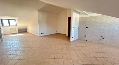 Loft 4 locali di 140 m² a San Nicola la Strada (81020)