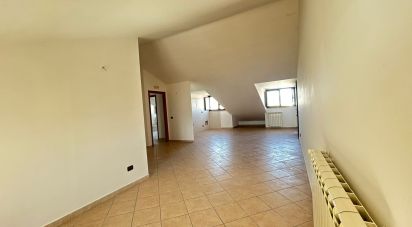 Loft 4 locali di 140 m² a San Nicola la Strada (81020)