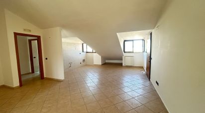 Loft 4 locali di 140 m² a San Nicola la Strada (81020)