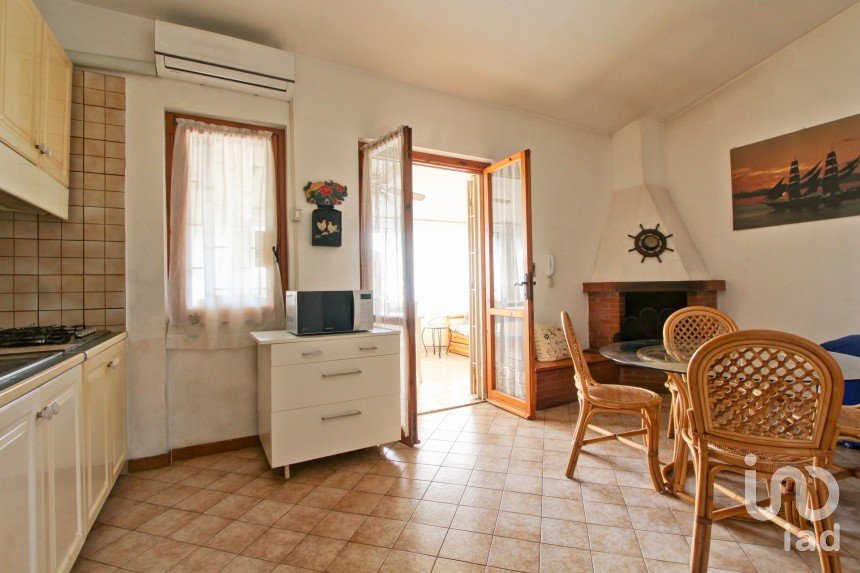 Townhouse 3 rooms of 63 m² in Anzio (00042)