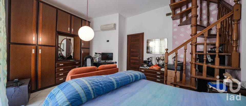 Casa indipendente 6 locali di 296 m² in Ostellato (44020)