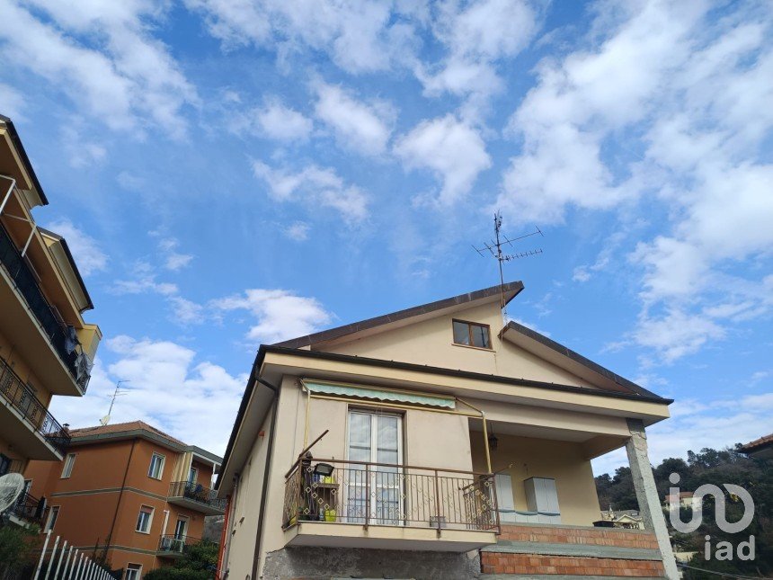 Appartamento 5 locali di 125 m² a Boissano (17054)