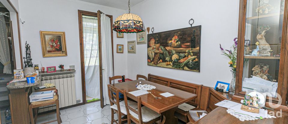 Apartment 6 rooms of 80 m² in Genova (16155)