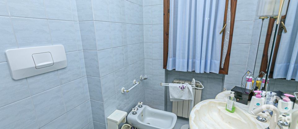 Apartment 6 rooms of 80 m² in Genova (16155)