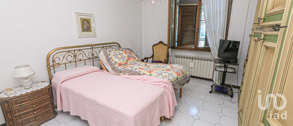 Apartment 6 rooms of 80 m² in Genova (16155)