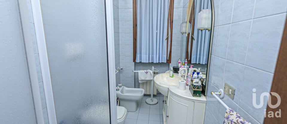 Apartment 6 rooms of 80 m² in Genova (16155)