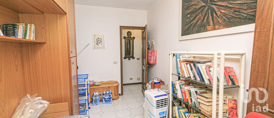 Apartment 6 rooms of 80 m² in Genova (16155)
