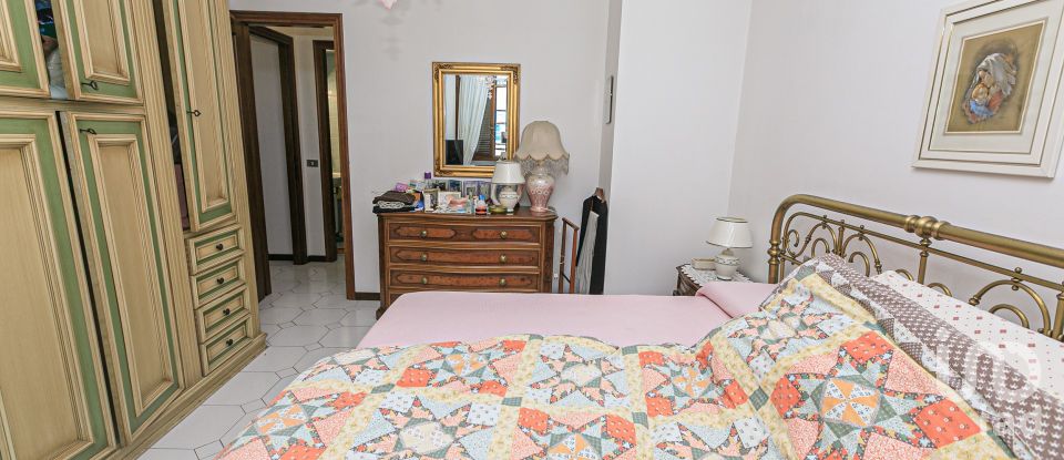 Apartment 6 rooms of 80 m² in Genova (16155)