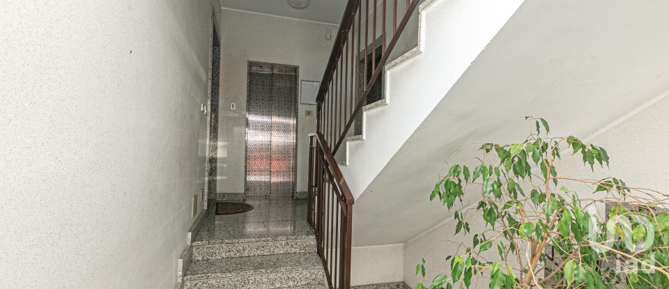 Apartment 6 rooms of 80 m² in Genova (16155)