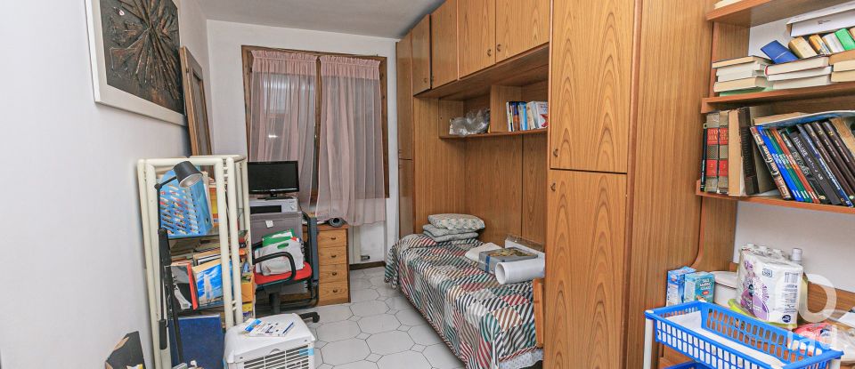 Apartment 6 rooms of 80 m² in Genova (16155)