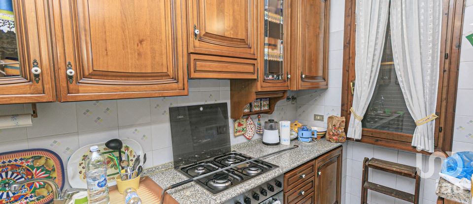 Apartment 6 rooms of 80 m² in Genova (16155)