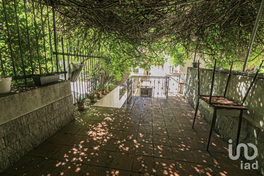 Casa indipendente / Villa 4 locali di 80 m² in Genova (16152)