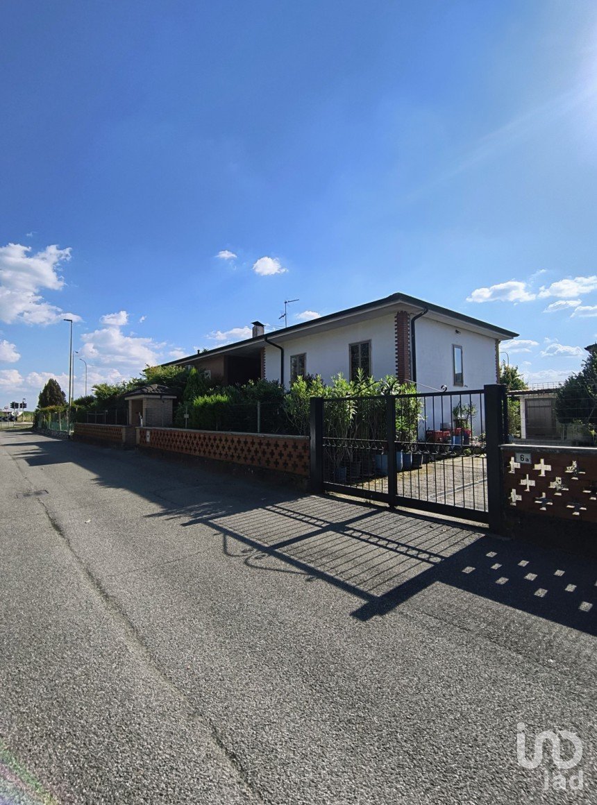 Casale 10 locali di 322 m² in Spino d'Adda (26016)