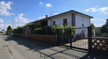 Casale 10 locali di 322 m² in Spino d'Adda (26016)
