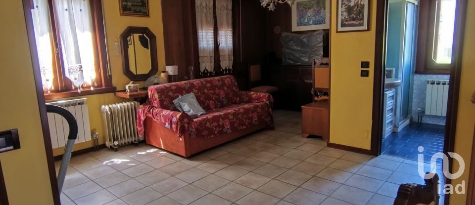 Casale 10 locali di 322 m² in Spino d'Adda (26016)