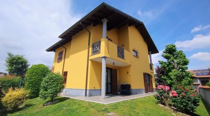 Casale 7 locali di 310 m² in Parabiago (20015)