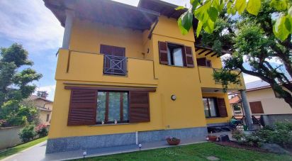 Casale 7 locali di 310 m² in Parabiago (20015)