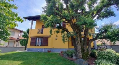 Casale 7 locali di 310 m² in Parabiago (20015)