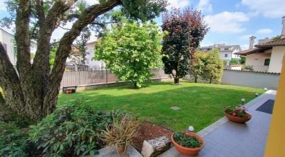 Casale 7 locali di 310 m² in Parabiago (20015)