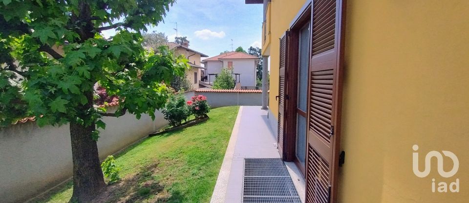 Casale 7 locali di 310 m² in Parabiago (20015)
