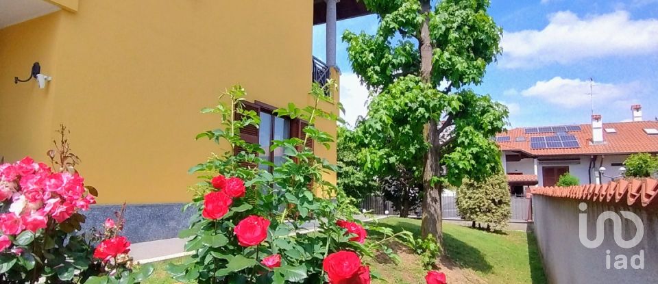 Casale 7 locali di 310 m² in Parabiago (20015)