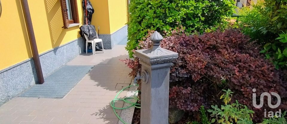 Casale 7 locali di 310 m² in Parabiago (20015)