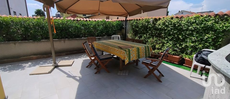 Casale 7 locali di 310 m² in Parabiago (20015)