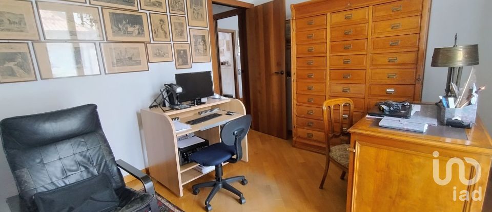 Casale 7 locali di 310 m² in Parabiago (20015)