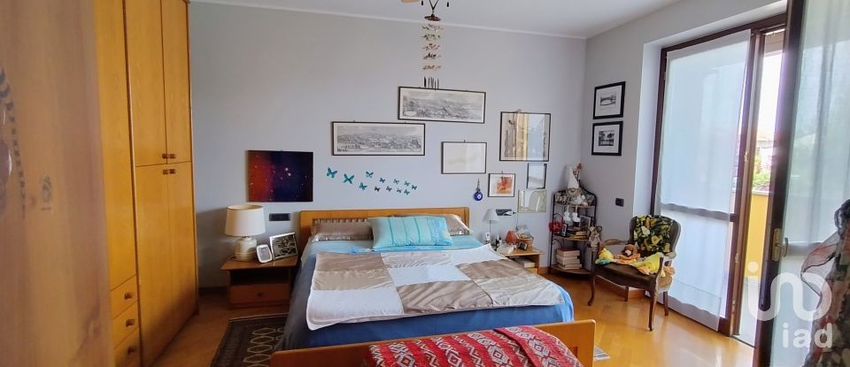 Casale 7 locali di 310 m² in Parabiago (20015)