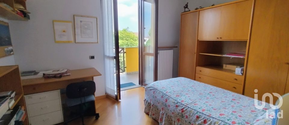 Casale 7 locali di 310 m² in Parabiago (20015)