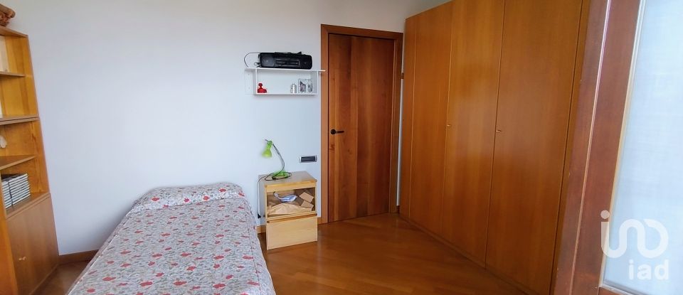 Casale 7 locali di 310 m² in Parabiago (20015)