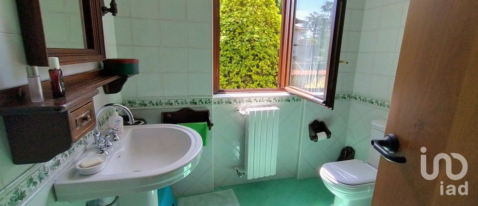 Casale 7 locali di 310 m² in Parabiago (20015)