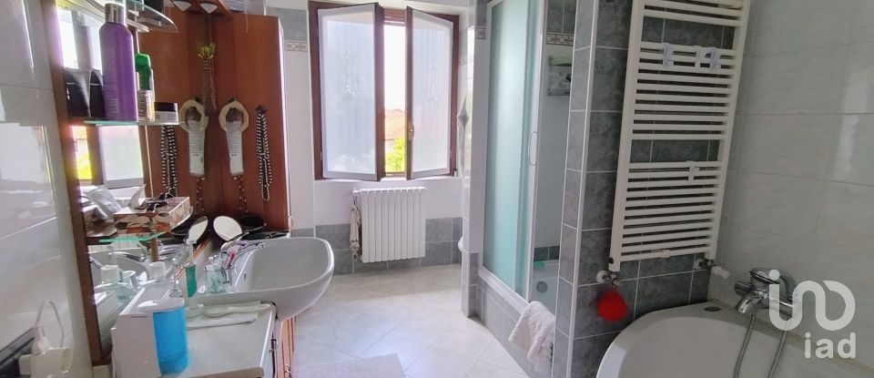 Casale 7 locali di 310 m² in Parabiago (20015)