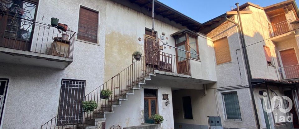 Casa indipendente 6 locali di 193 m² in Mariano Comense (22066)