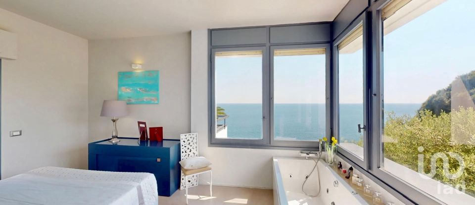 Farm 13 rooms of 350 m² in Arenzano (16011)