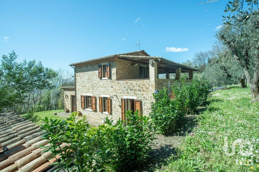 Casa indipendente 7 locali di 132 m² in Semproniano (58055)