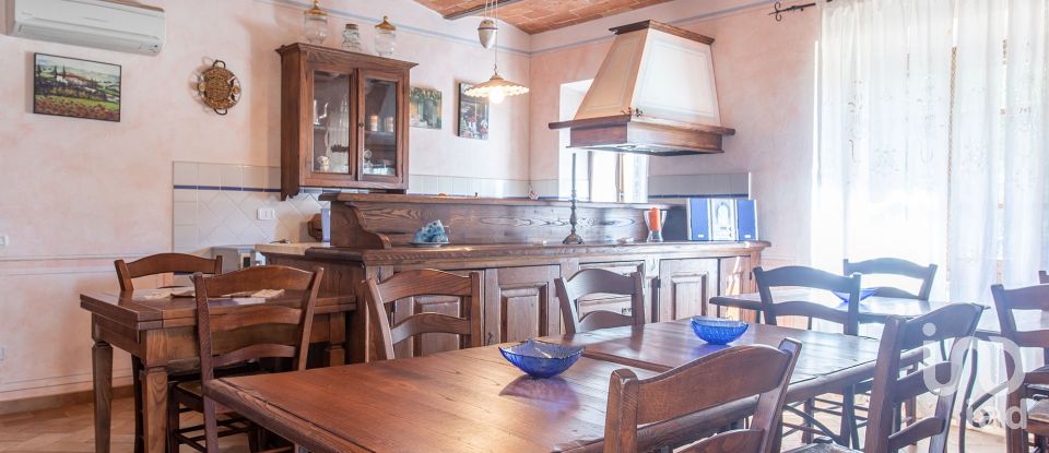 Casa indipendente 7 locali di 132 m² in Semproniano (58055)