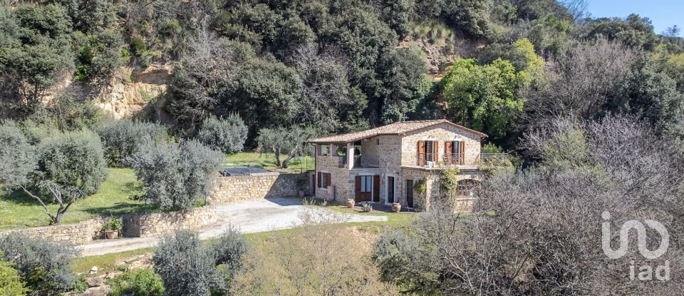 Casa indipendente 7 locali di 132 m² in Semproniano (58055)