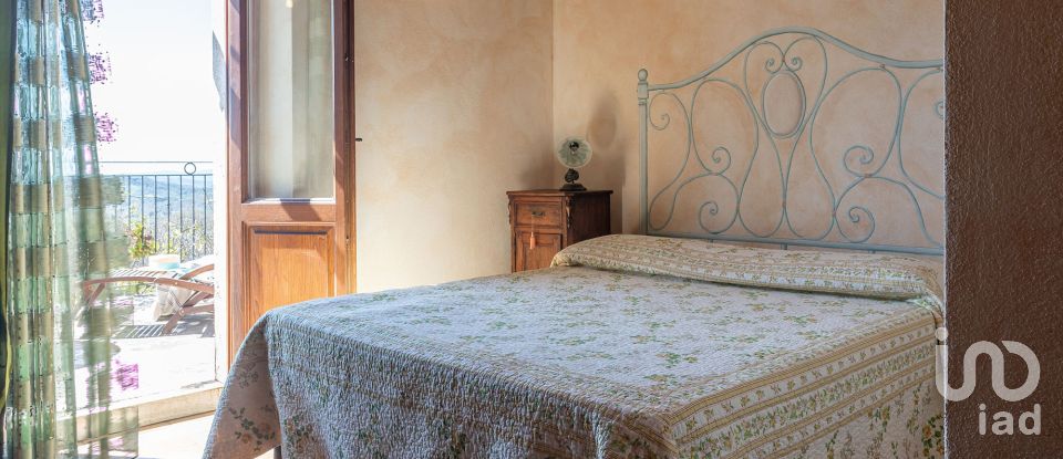 Casa indipendente 7 locali di 132 m² in Semproniano (58055)