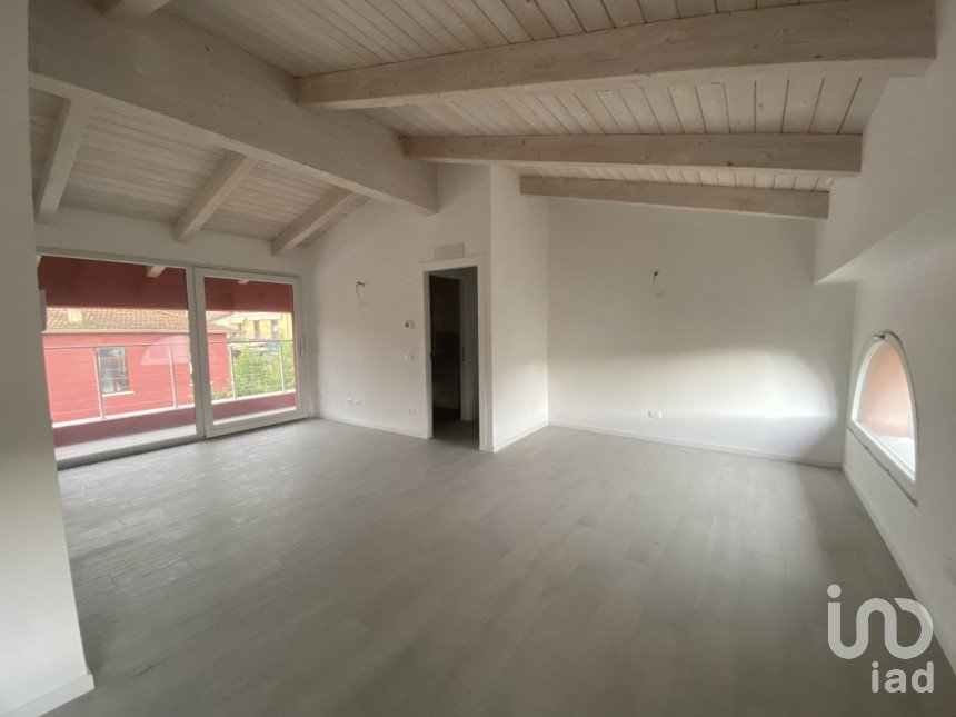 Three-room apartment of 125 m² in Salò (25087)