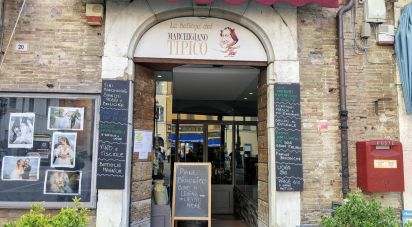 Negozio / locale commerciale di 38 m² in Cagli (61043)