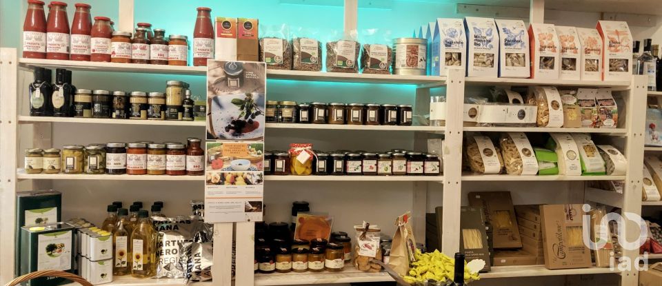 Negozio / locale commerciale di 38 m² in Cagli (61043)