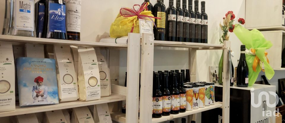 Negozio / locale commerciale di 38 m² in Cagli (61043)