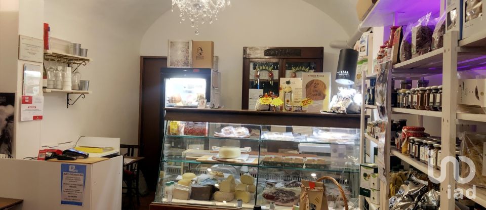 Negozio / locale commerciale di 38 m² in Cagli (61043)